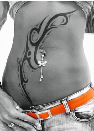tatouage tribal nombril