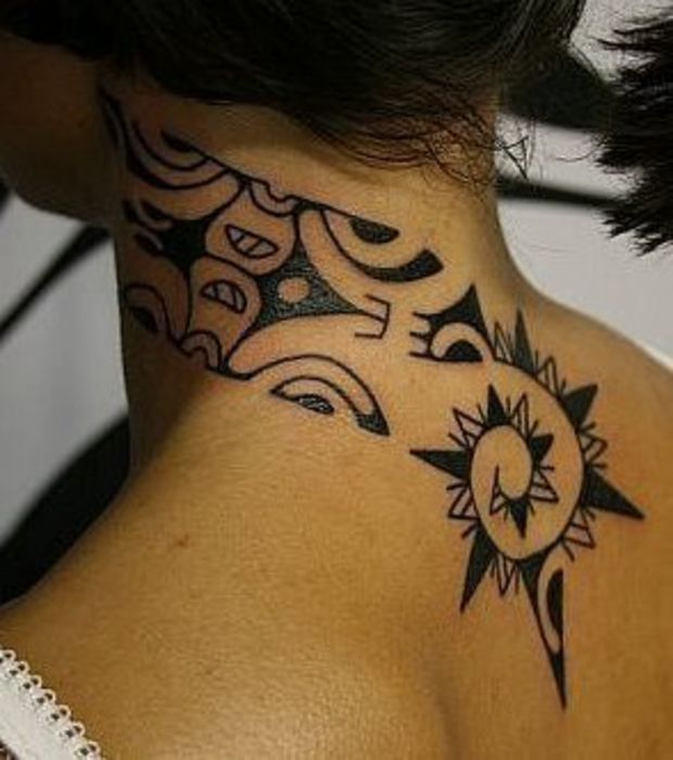 tatouage tribal nuque