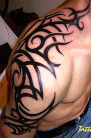 tatouage tribal nuque épaule
