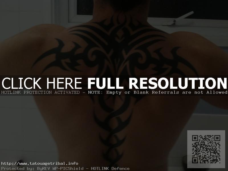 tatouage tribal omoplate