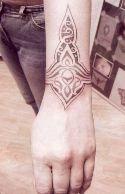 tatouage tribal poignet