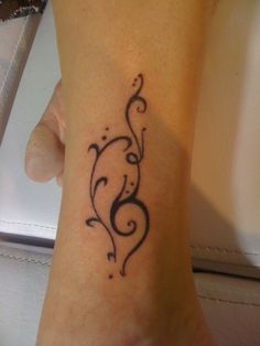 tatouage tribal poignet