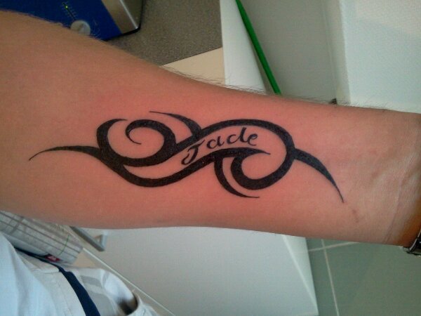 tatouage tribal prenom