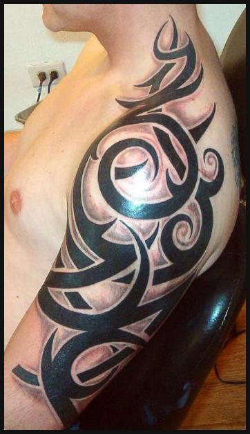 tatouage tribal sur le bras