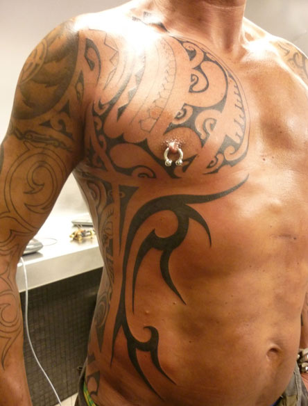 tatouage tribal torse
