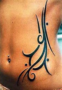 tatouage tribal ventre