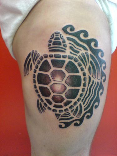 tatouage vague polynésienne