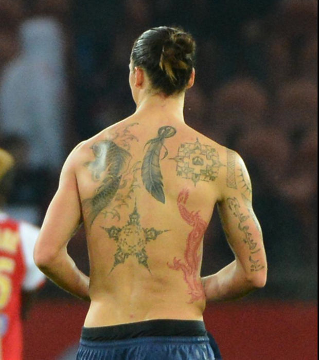tatouage ventre ibrahimovic