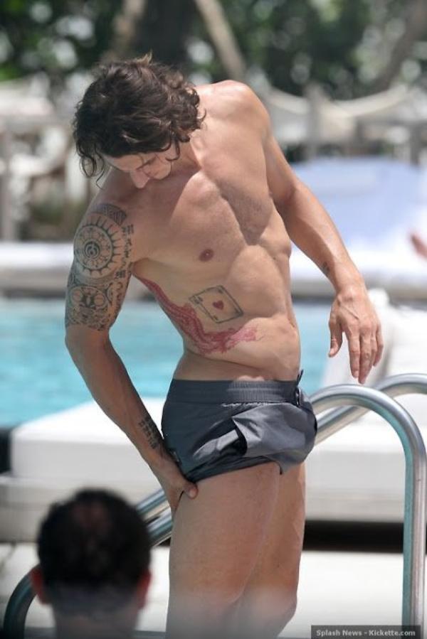 tatouage ventre ibrahimovic
