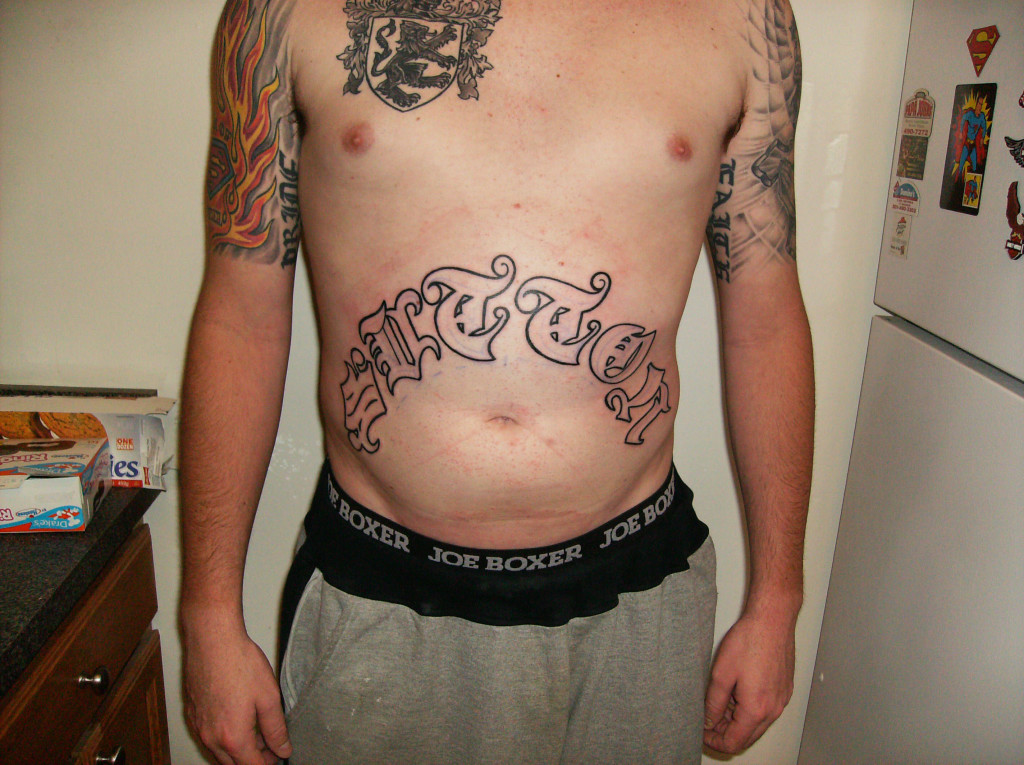 tatouage ventre model