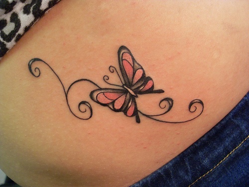 tatouage ventre papillon