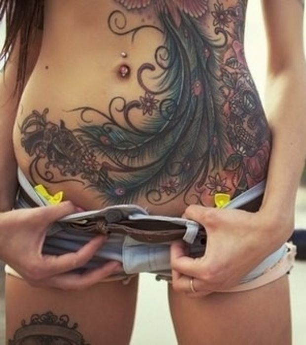 tatouage ventre pour femme