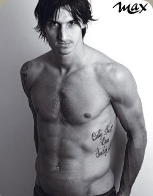 tatouage ventre zlatan