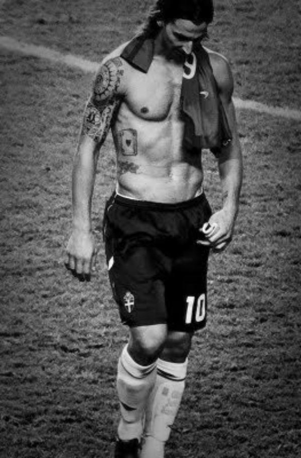 tatouage ventre zlatan