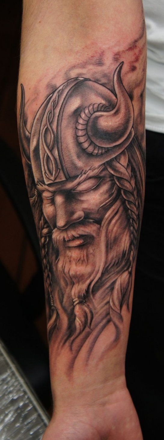 tatouage viking avant bras