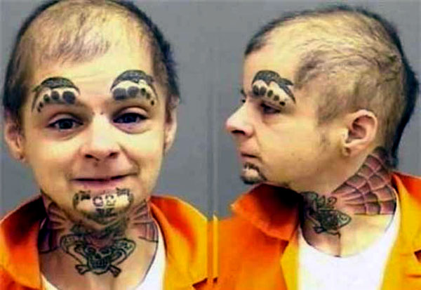 tatouage visage discret