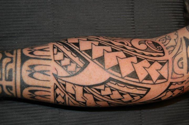Tatouages polynésiens avant bras
