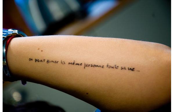 tattoo avant bras femme ecriture
