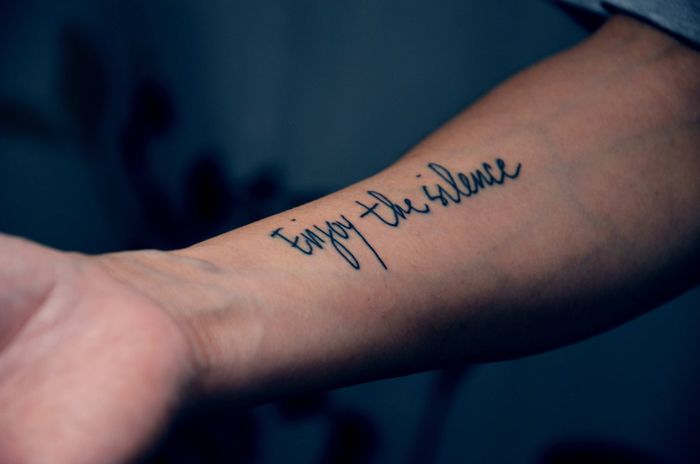 tattoo avant bras femme ecriture