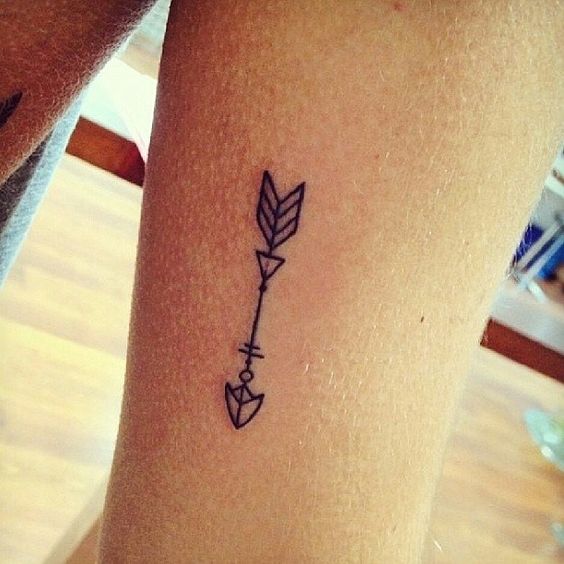tattoo girl discret
