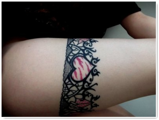 Tattoo jarretière noeud