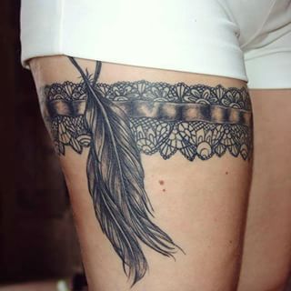 tattoo jarretière noeud