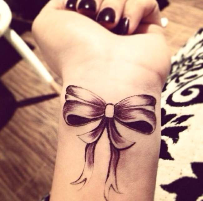 Tattoo noeud noir