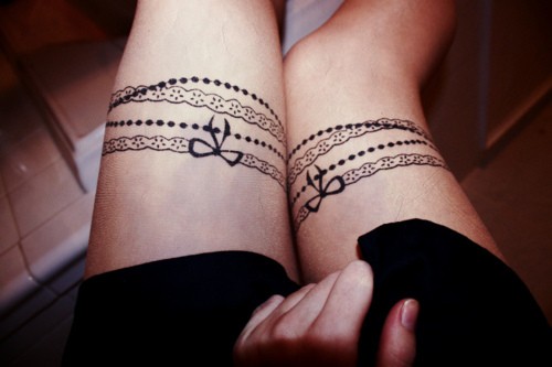tattoo tour de bras femme