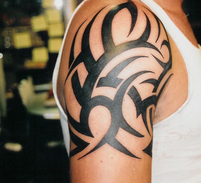 tattoo tribal épaule homme