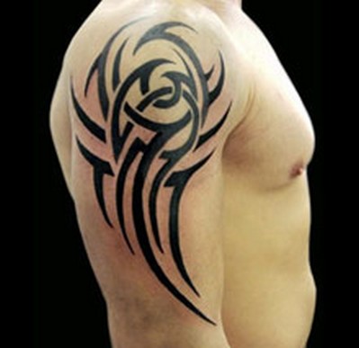 tattoo tribal épaule homme
