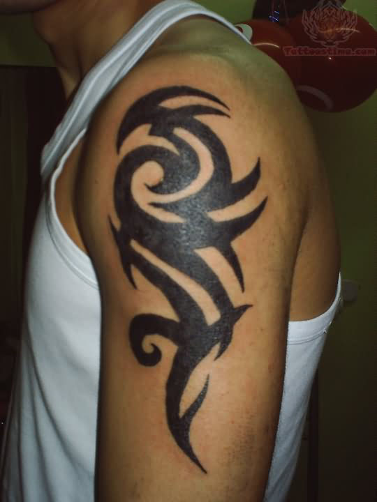 tattoo tribal épaule homme